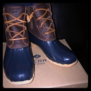Saltwater tan/navy Sperry Duck Boots